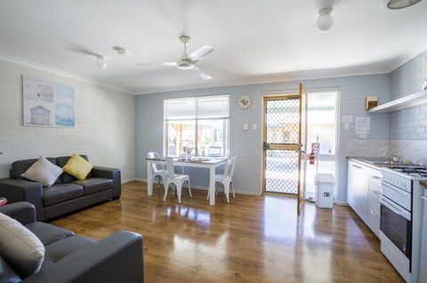 Shark Bay Seafront Apartments - Maitland Accommodation 12