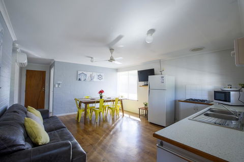 Shark Bay Seafront Apartments - Maitland Accommodation 39