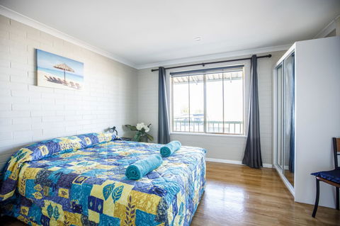 Shark Bay Seafront Apartments - Maitland Accommodation 29