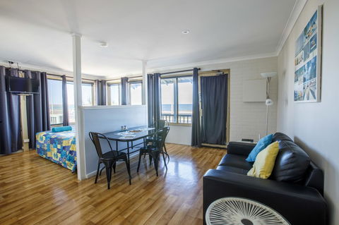 Shark Bay Seafront Apartments - Maitland Accommodation 34