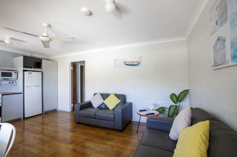 Shark Bay Seafront Apartments - Maitland Accommodation 8