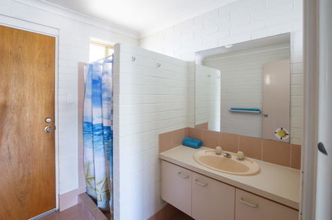 Shark Bay Seafront Apartments - Maitland Accommodation 13