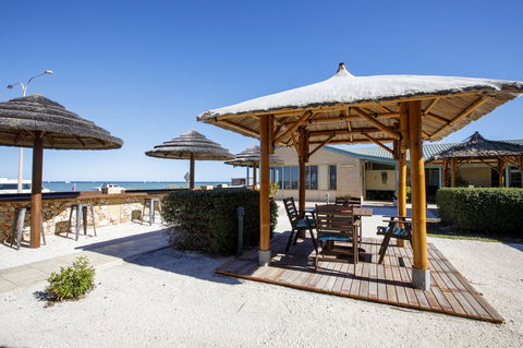 Shark Bay Seafront Apartments - Maitland Accommodation 21