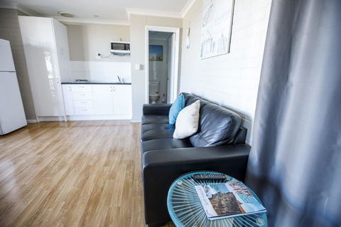 Shark Bay Seafront Apartments - Maitland Accommodation 30