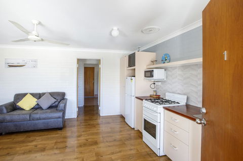 Shark Bay Seafront Apartments - Maitland Accommodation 11
