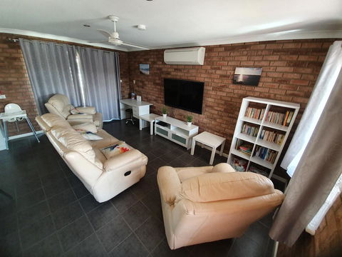 Ocean Beach Chalet 18 - Maitland Accommodation 4