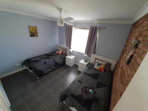 Ocean Beach Chalet 18 - Maitland Accommodation 8