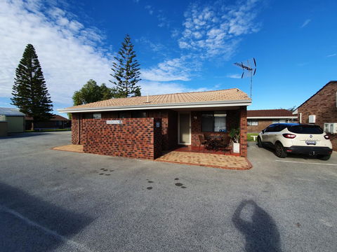 Ocean Beach Chalet 18 - Maitland Accommodation 5