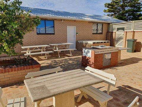 Ocean Beach Chalet 18 - Maitland Accommodation 11