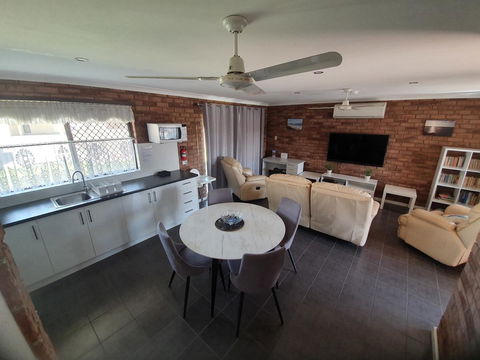 Ocean Beach Chalet 18 - Maitland Accommodation 3