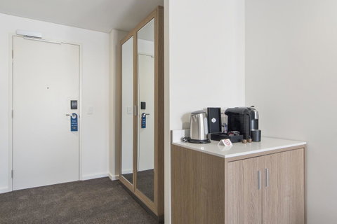 Metro Hotel Perth - Maitland Accommodation 1