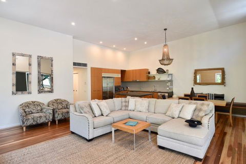 East On Byron - Maitland Accommodation 13