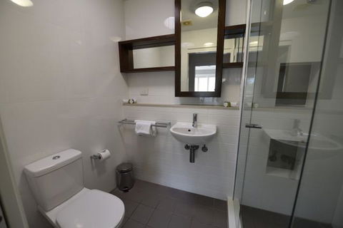 East On Byron - Maitland Accommodation 9