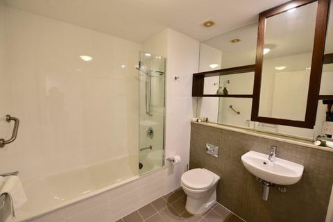 East On Byron - Maitland Accommodation 6