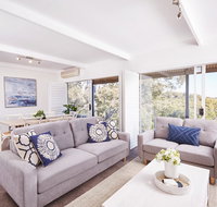 Bright and Spacious Family Home With Leafy Deck - Maitland Accommodation