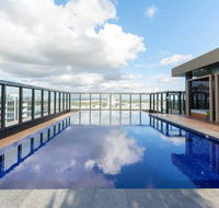 Japanese Style waterfront apt wt rooftop pool - Maitland Accommodation