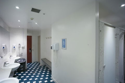 YHA Sydney Central - Maitland Accommodation 7