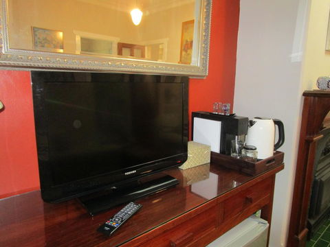 Boot Makers Cottage - Maitland Accommodation 4