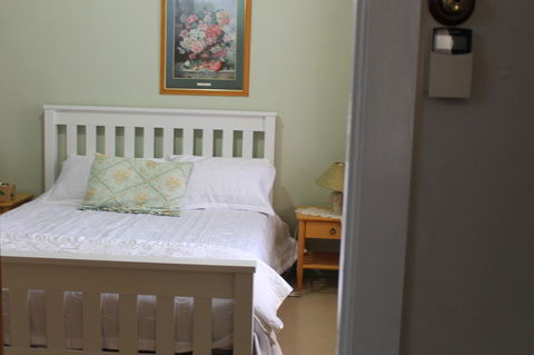Boot Makers Cottage - Maitland Accommodation 13
