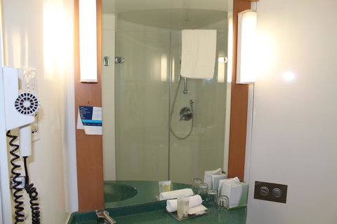 Ibis Newcastle - Maitland Accommodation 11