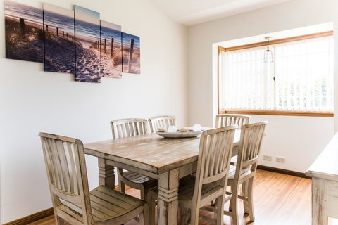 Ambience - Maitland Accommodation 5