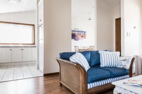 Ambience - Maitland Accommodation 8