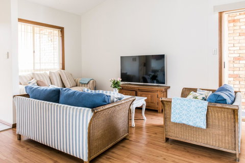 Ambience - Maitland Accommodation 6