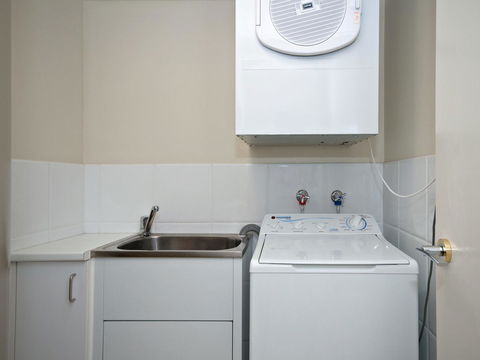 Messines Street, Breakwater Apartment, 104 - Maitland Accommodation 10