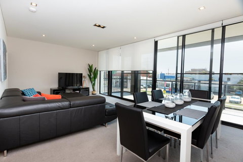 Brand New Executive Apartment - Maitland Accommodation 3