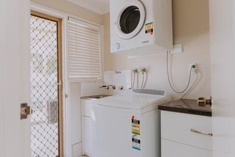 Central Wagga Self Catering Apartment - Maitland Accommodation 12