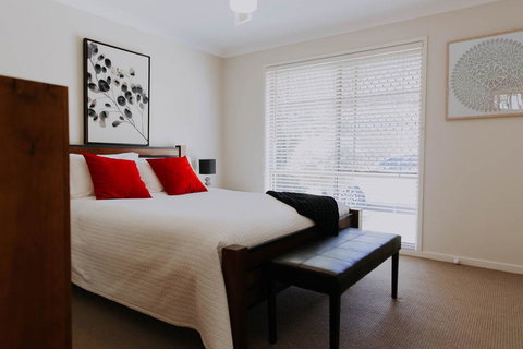 Central Wagga Self Catering Apartment - Maitland Accommodation 9