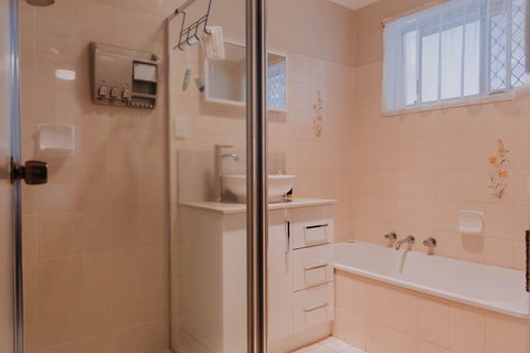 Central Wagga Self Catering Apartment - Maitland Accommodation 11