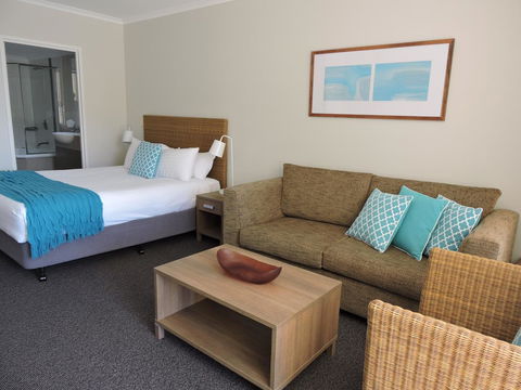 BASE Holidays - Ettalong Beach Premium Apartments - Maitland Accommodation 13