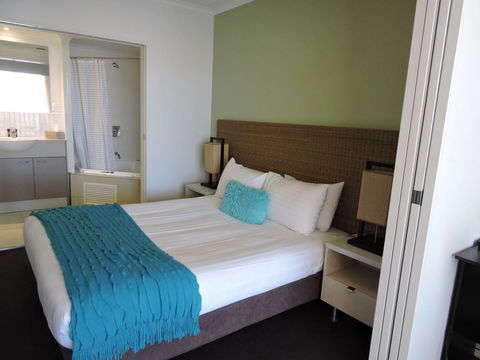 BASE Holidays - Ettalong Beach Premium Apartments - Maitland Accommodation 4