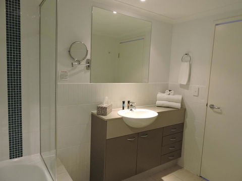 BASE Holidays - Ettalong Beach Premium Apartments - Maitland Accommodation 6