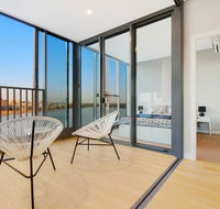 Brand New 3 Bedrooms Apt with Waterfront View - Maitland Accommodation