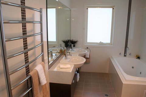 Encore Apartments - Maitland Accommodation 11