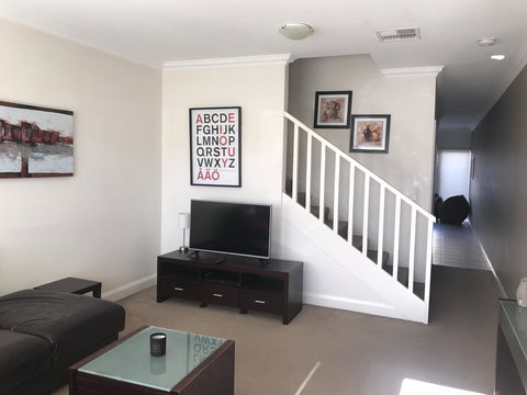 Travers Street Apartment - Maitland Accommodation 6