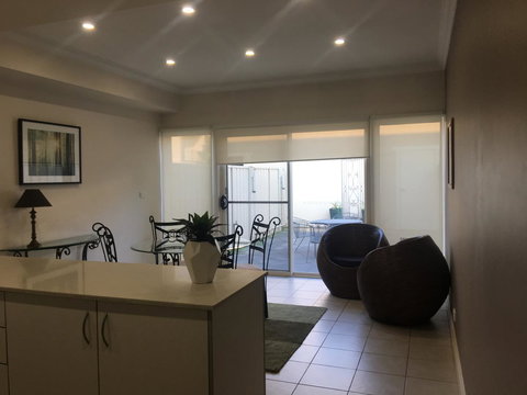 Travers Street Apartment - Maitland Accommodation 3