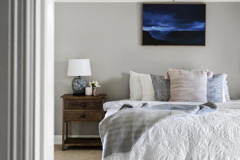 The Spa Cottage With HotTub, Netflix & Stan - Maitland Accommodation 2