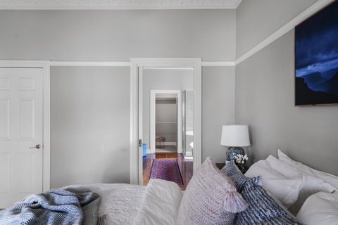 The Spa Cottage With HotTub, Netflix & Stan - Maitland Accommodation 14