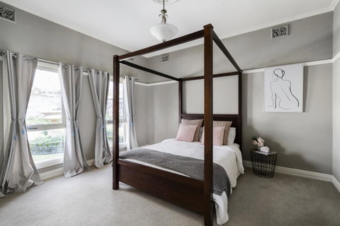 The Spa Cottage With HotTub, Netflix & Stan - Maitland Accommodation 7