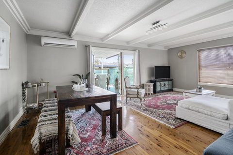 The Spa Cottage With HotTub, Netflix & Stan - Maitland Accommodation 23