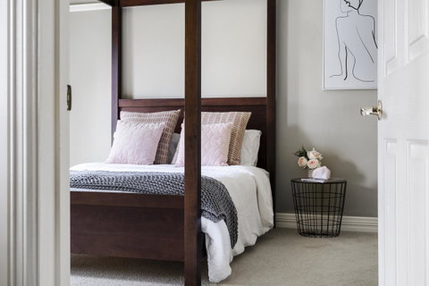 The Spa Cottage With HotTub, Netflix & Stan - Maitland Accommodation 1