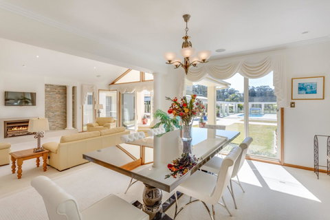 One Mile Mansion - Private Coastal Retreat FREE FAMILY ADVENTURE PASS - Maitland Accommodation 10