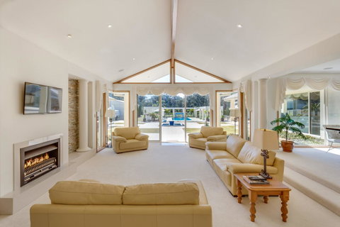 One Mile Mansion - Private Coastal Retreat FREE FAMILY ADVENTURE PASS - Maitland Accommodation 13