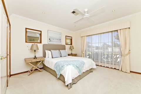One Mile Mansion - Private Coastal Retreat FREE FAMILY ADVENTURE PASS - Maitland Accommodation 15