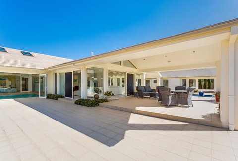 One Mile Mansion - Private Coastal Retreat FREE FAMILY ADVENTURE PASS - Maitland Accommodation 18