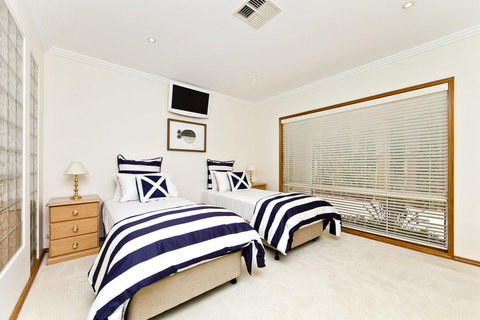 One Mile Mansion - Private Coastal Retreat FREE FAMILY ADVENTURE PASS - Maitland Accommodation 17