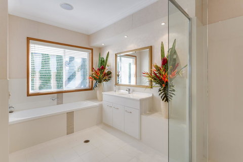 One Mile Mansion - Private Coastal Retreat FREE FAMILY ADVENTURE PASS - Maitland Accommodation 9